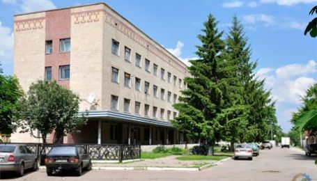 У Гребінці головна медсестра лікарні, яка готувалася до прийому хворих на коронавірус, скоїла самогубство