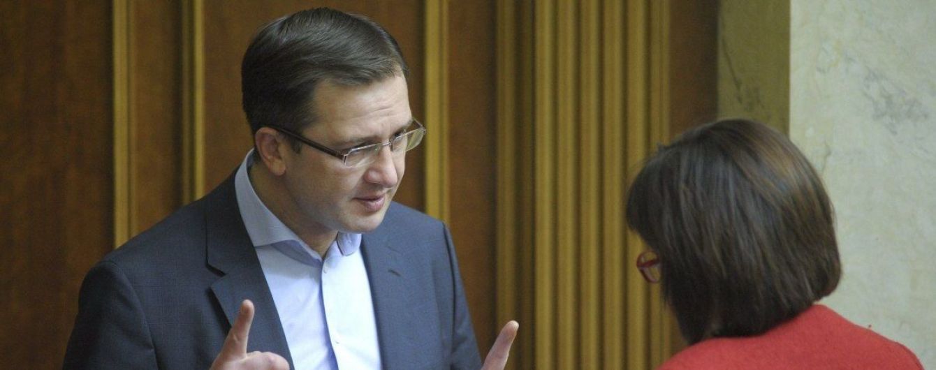 Экс-министр финансов Уманский заявил, что его отправили в отставку из-за попытки уволить глав таможни и налоговой