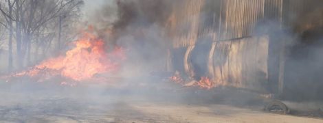 В Броварах огонь от горящих торфяников перекинулся на овощной склад
