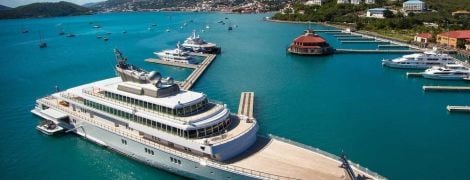 "Позорно и гротескно": в разгар пандемии коронавируса голливудский миллиардер изолировался от мира на своей яхте