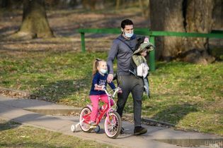 Карантин у школах і дитсадках: ТСН запускає батьківський флешмоб "Не один на карантині"