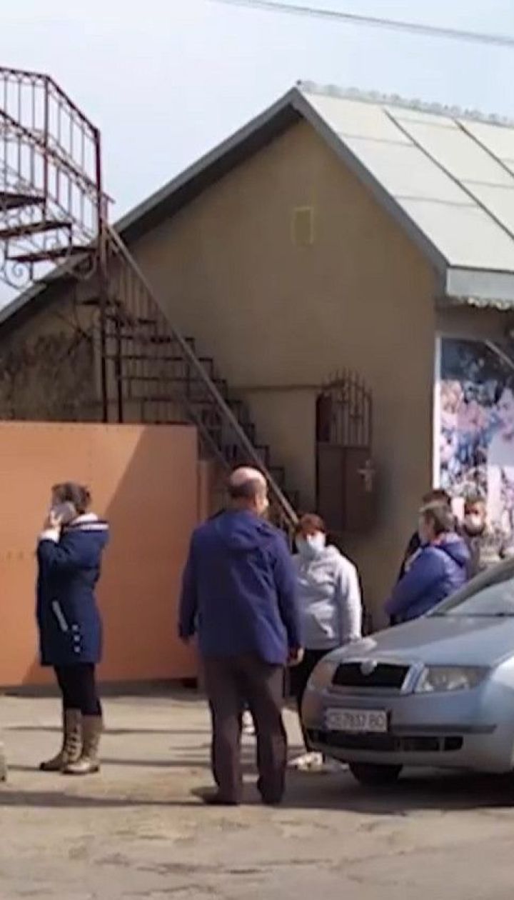 Из-за запрета выходить на улицу на Буковине в продуктовых магазинах возник ажиотаж