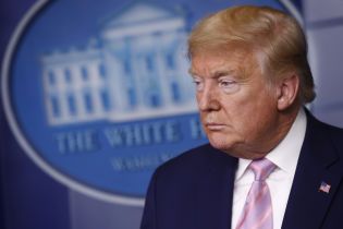 "Будет много смертей": Трамп анонсировал в США "тяжелую неделю" из-за коронавируса