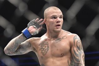 Американский боец UFC подрался с грабителем в своем доме