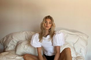 Майже в самих трусах: "ангел" Ельза Госк влаштувала пікантний фотосет на ліжку