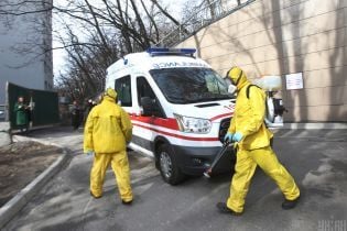 За добу в Україні зафіксовано понад 200 нових випадків коронавірусу, зросла і кількість смертей