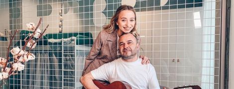 Кохана Віктора Павліка розповіла, чи збираються наречені переносити весілля
