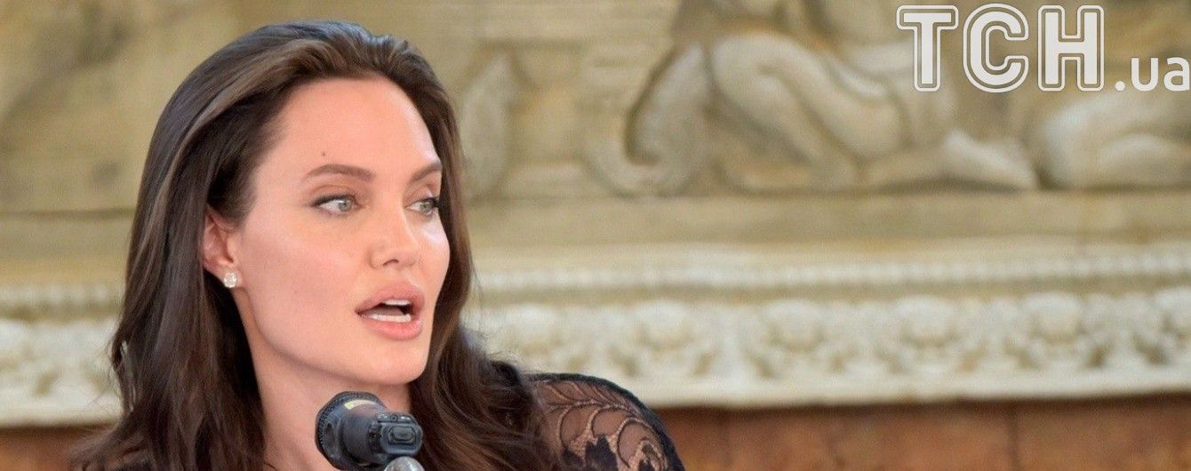 Джоли эмоционально высказалась на тему сексуального насилия и войны