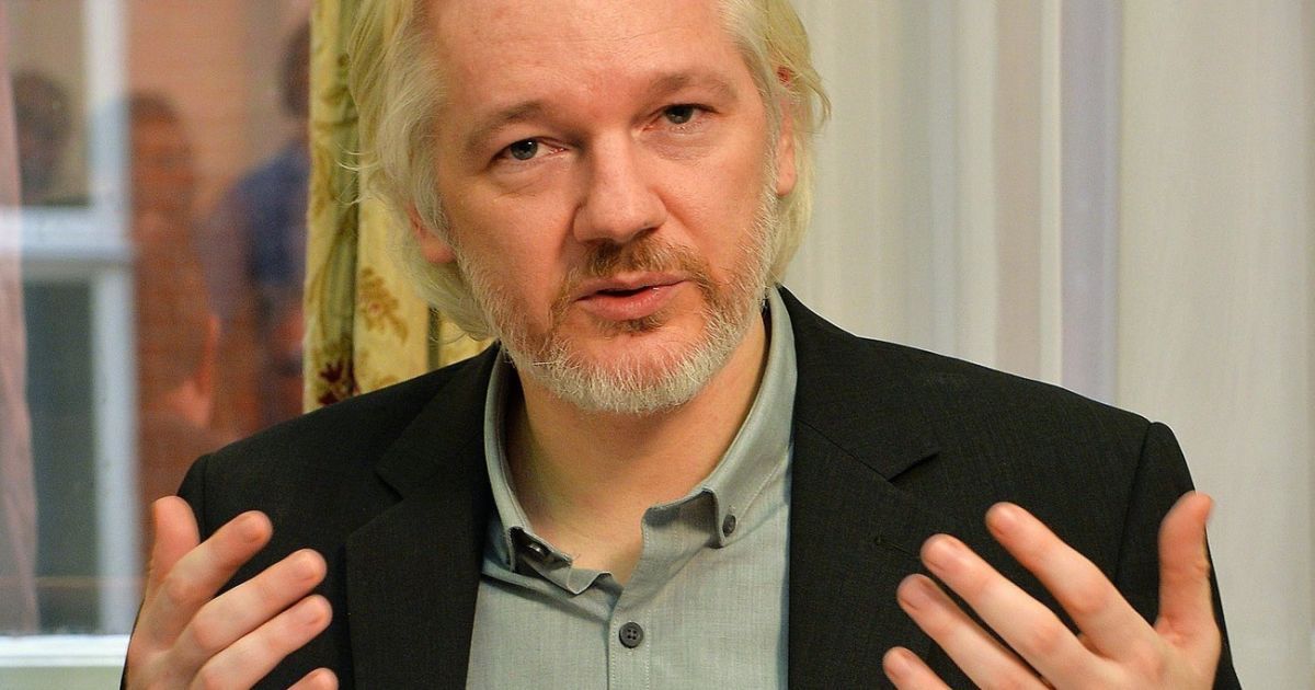 Ассанж получил из США письмо с белым порошком