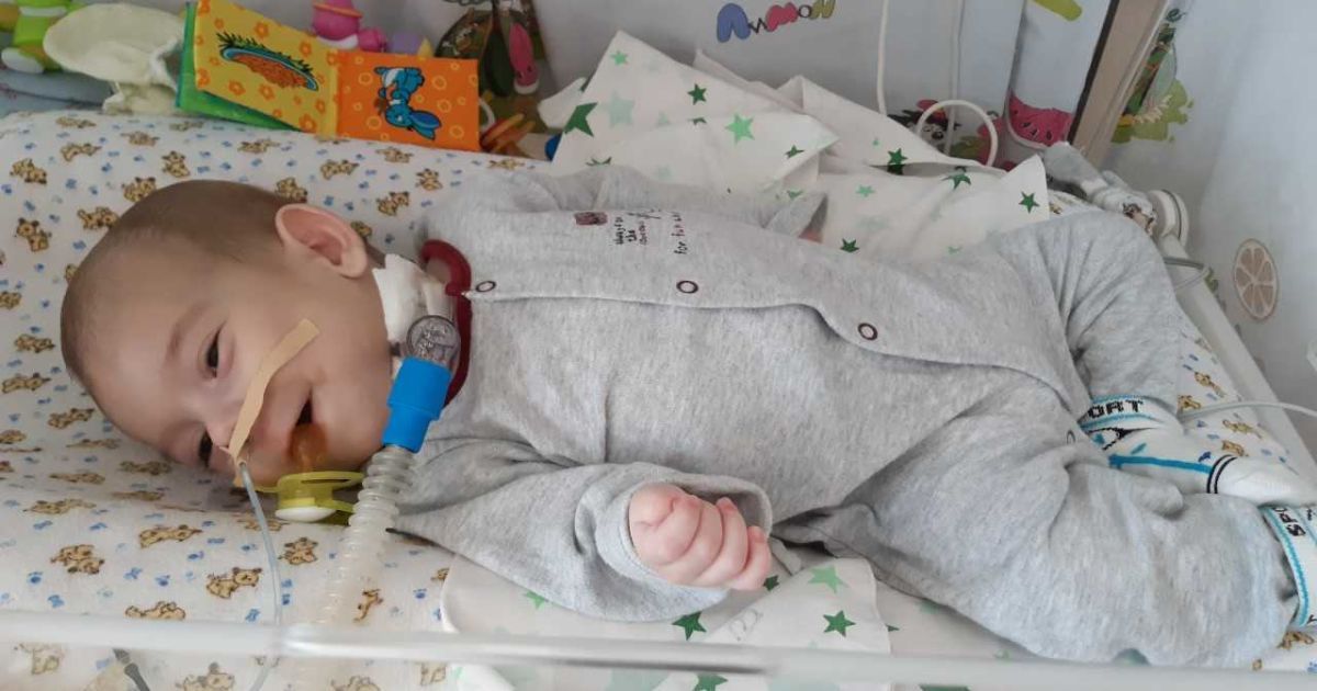 Родители Владика умоляют о помощи для сына