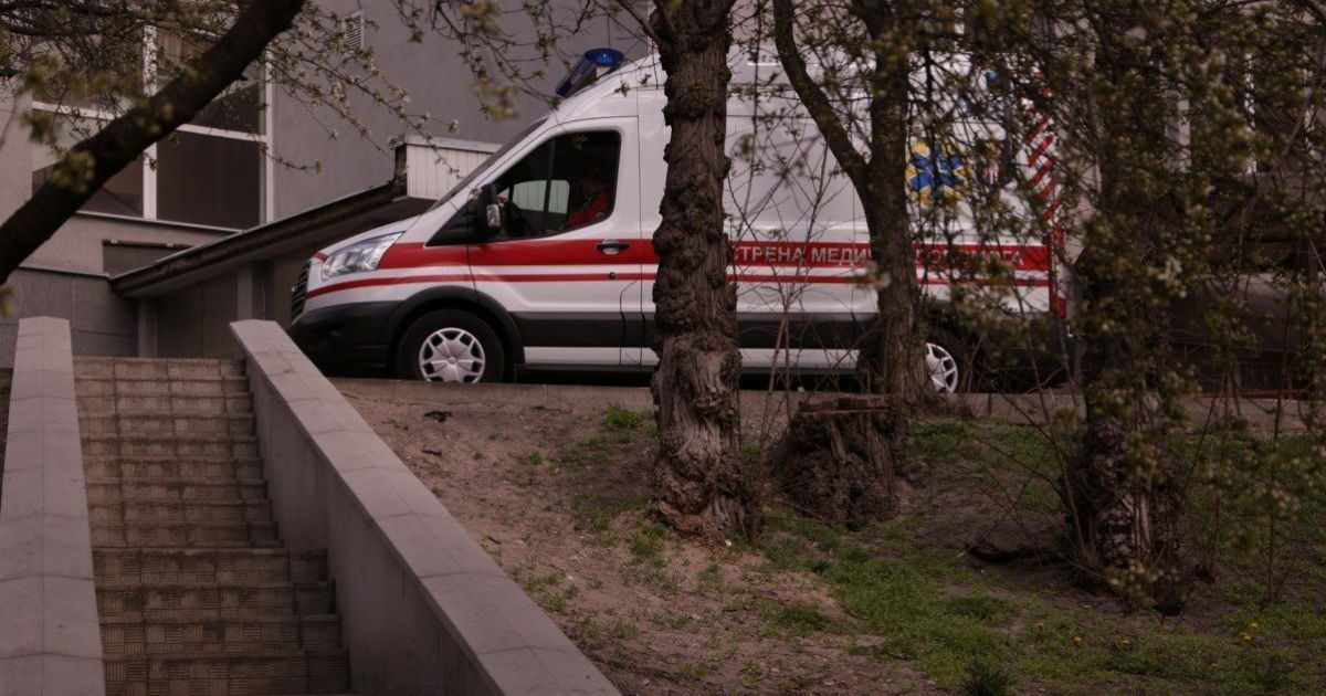 У Миколаївській області у лікарні похворіли майже всі медики: пацієнти самі собі призначають лікування