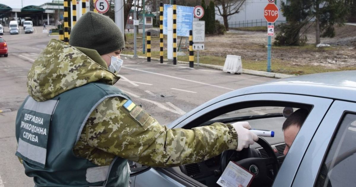 Украина буде открывать границы через месяц после решения в ЕС - Шмыгаль