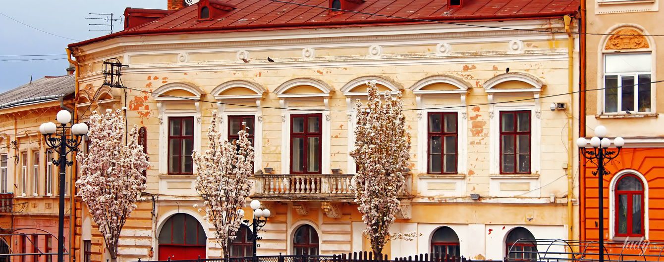 5 місць Чернівців, які зачаровують красою
