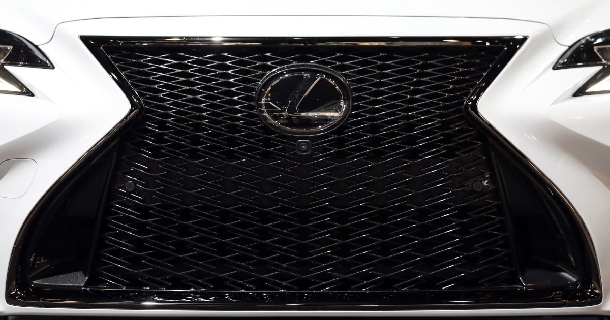 Lexus готовит стильный флагманский кроссовер
