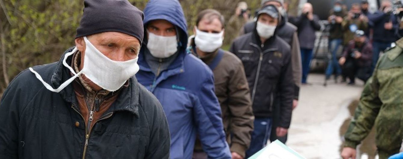 "Не можу зрозуміти, де я": як минув обмін полоненими на Донбасі та коли може відбутися наступний