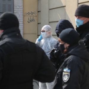 Поліція відкрила провадження через спалах коронавірусу на виробництві крабових паличок в Одеській області