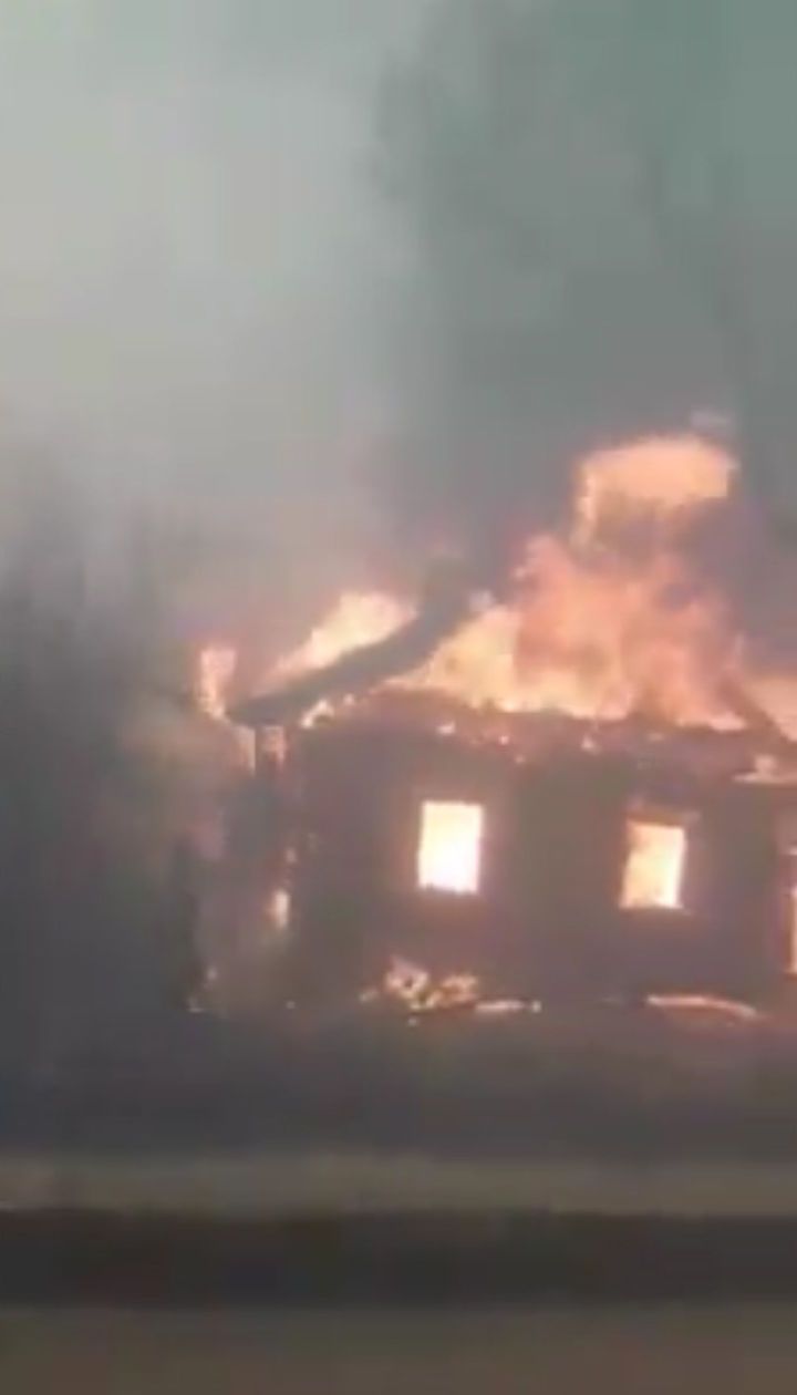 У Житомирській області масштабно палають села. Відео очевидців