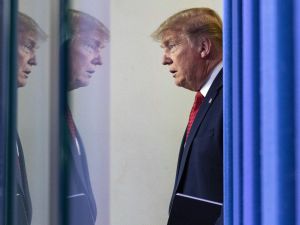 Трамп пригрозил закрыть соцсети после предупреждения Twitter о фейковых сообщениях