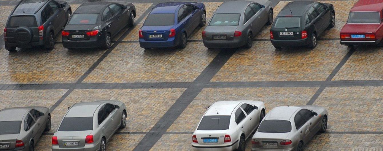 "Замість "Амінь" блимніть далеким світлом": в Одесі вірян збирають на великоднє богослужіння на парковці