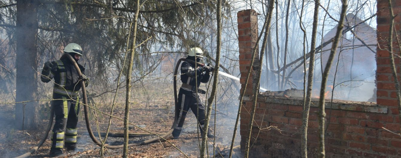 Масштабный пожар в Житомирской области: огнем уничтожено 39 зданий, горят еще 9 очагов