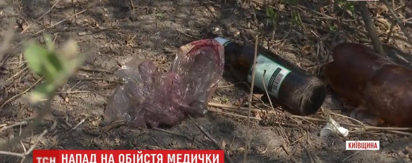 У Київській області за підозру на коронавірус у будинок медсестри невідомий кинув "коктейль Молотова"