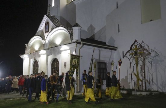 Великдень у церкві: прихожани Святогірської лаври встановлені і перебувають в ізоляції -  ОДА
