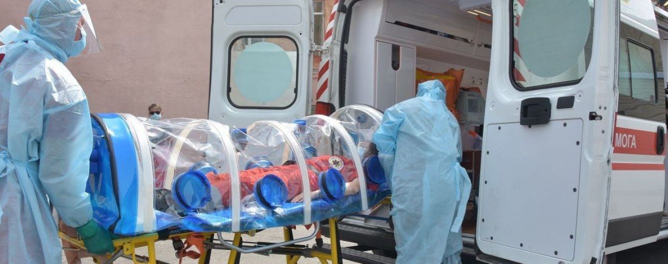 У Рівненській області коронавірусом заразилися майже три десятки людей від 8 до 79 років
