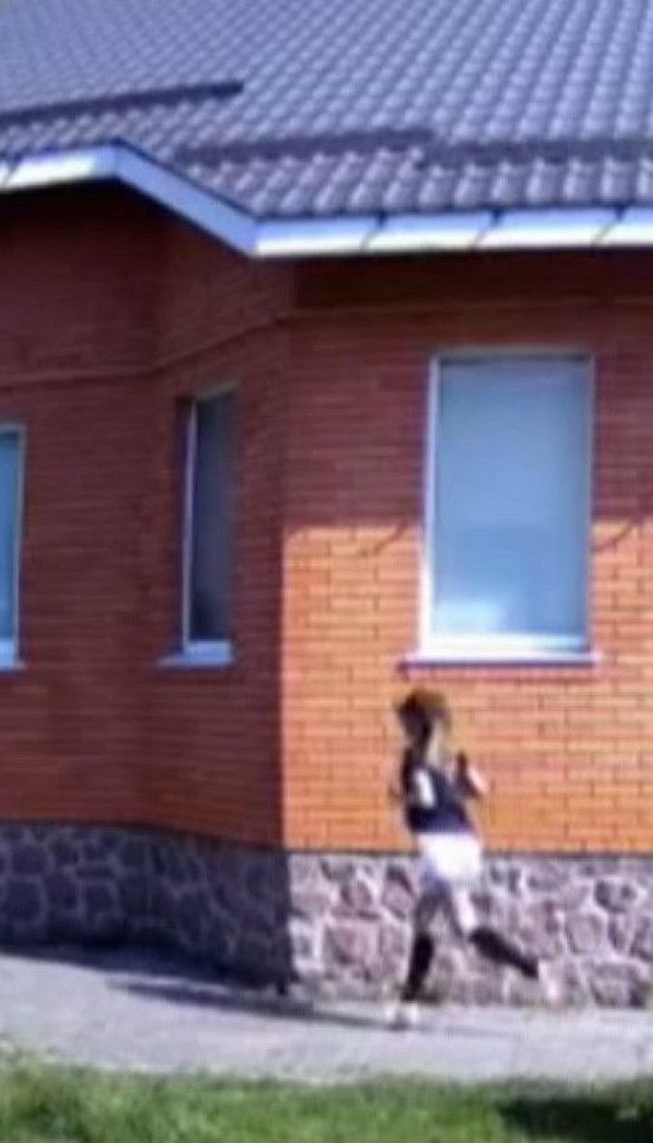 Марафон вокруг дома: киевлянка решила пробежать 42 километра в своем дворе