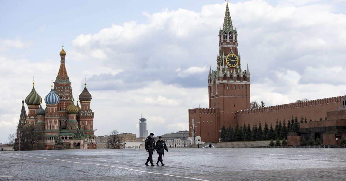 Самоубийство на территории Кремля в Москве: сотрудник покончил с собой