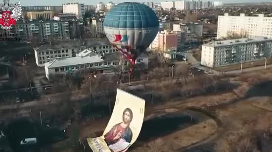 В Росії зафільмували запуск гігантської ікони Ісуса Христа на повітряній кулі