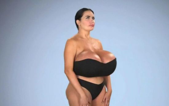 Американка із гігантськими грудьми прагне збільшити сідниці для "балансу"