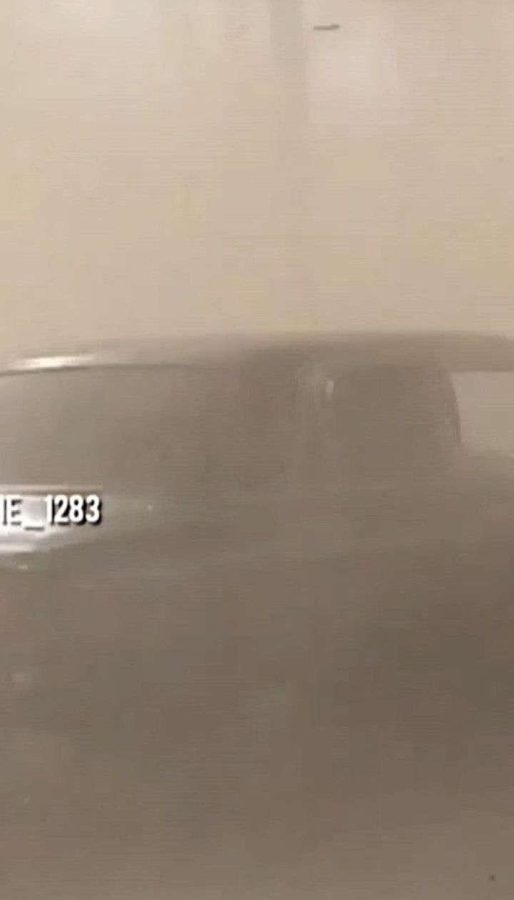 Крізь пил і сміття: Рівне накрила пилова буря