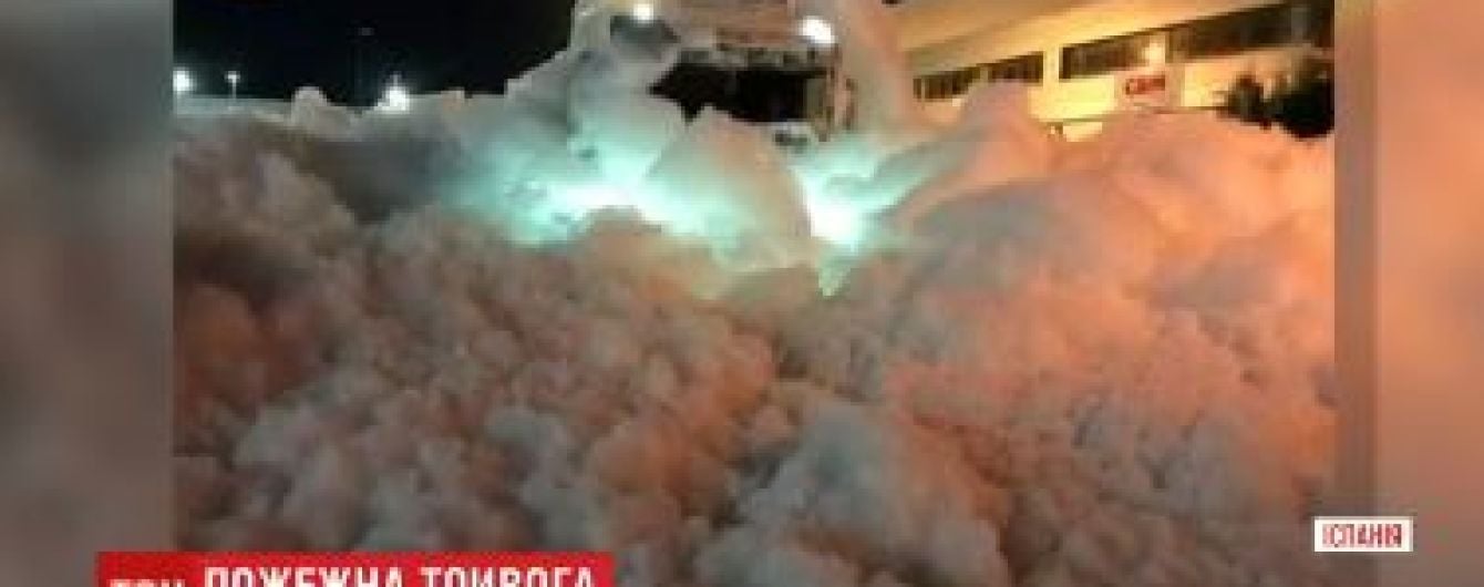 Центральні вулиці іспанського міста вкрив 5-метровий шар пожежної піни
