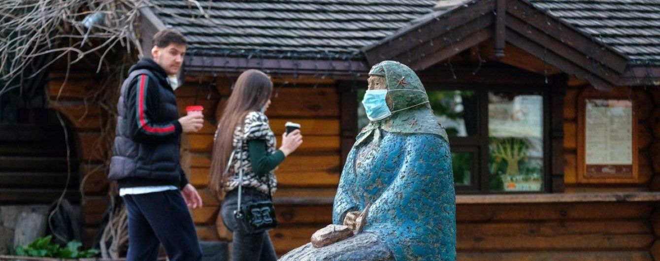 Ослабление карантина: правительство увеличило разрешенное количество людей на улицах и за столиком в кафе