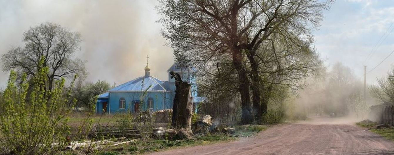 У Житомирській області продовжують гасити пожежі — сподіваються, що дощ допоможе