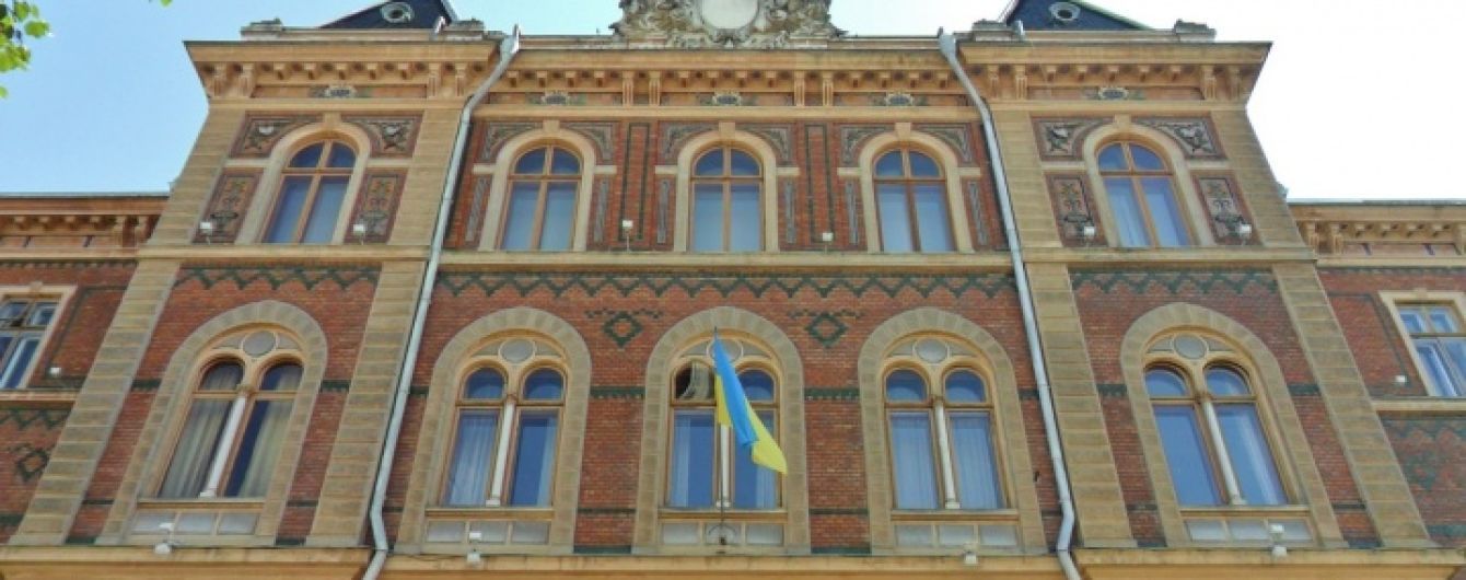 В автопарке Черновицкой ОГА и облсовета обнаружили нарушений на сумму свыше 1,2 миллиона гривен