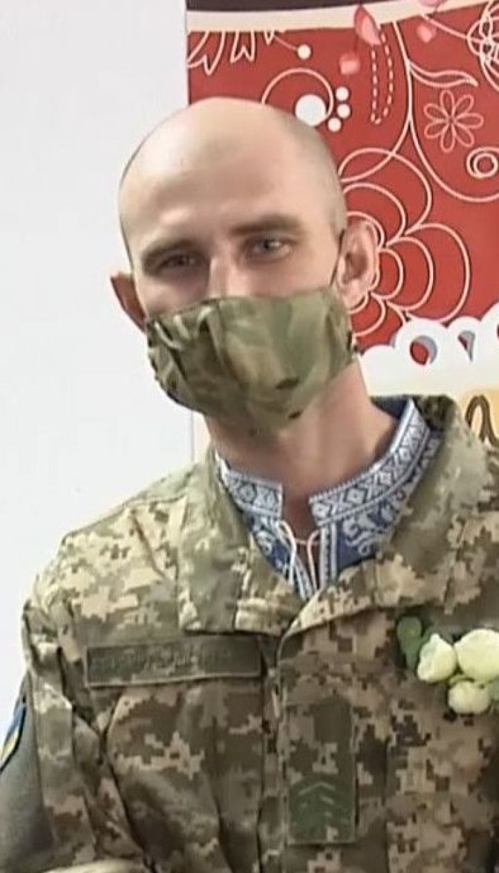 Раненый на Донбассе боец женился с любимой в военном госпитале