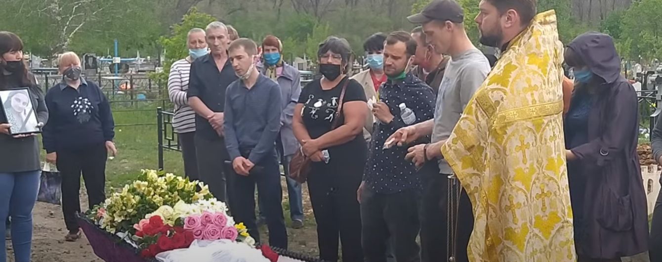Говорила, что живет только для девочки: новые подробности о женщине, которая отрезала голову 13-летней дочери