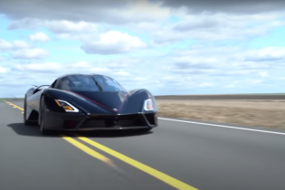 В США установили мировой рекорд скорости для серийных автомобилей: видео