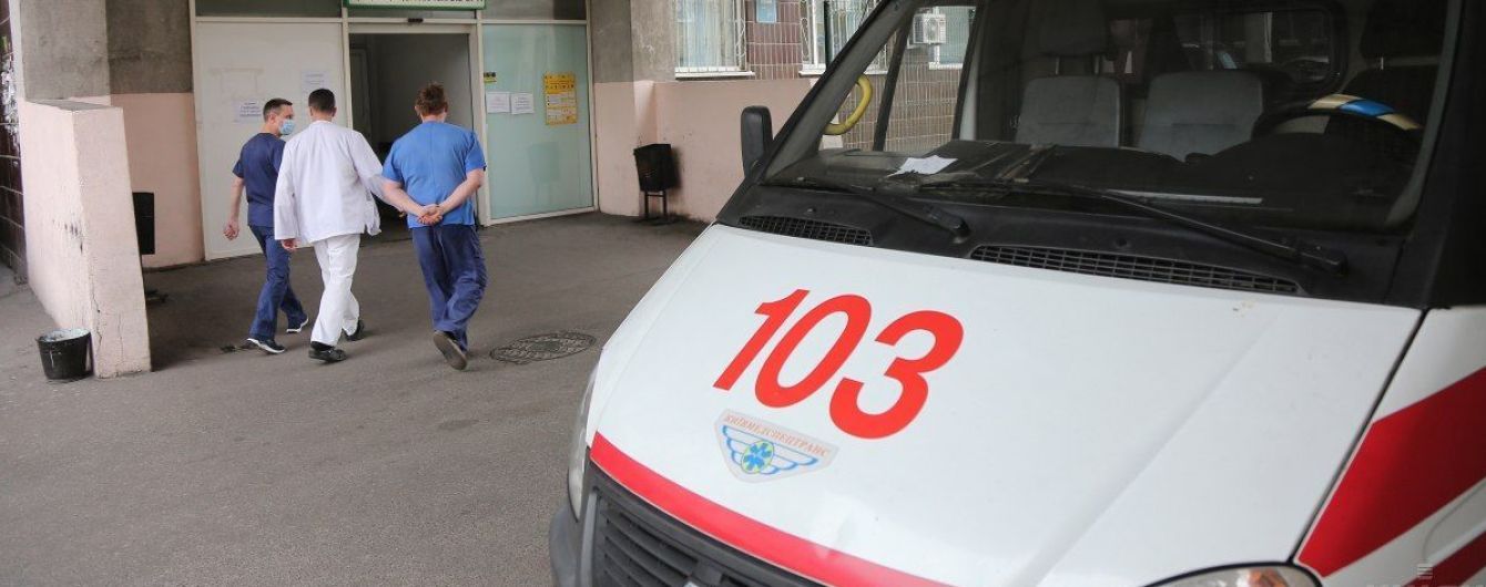 Бойцов, которые получили ранения из-за подрыва грузовика, на вертолете доставили в Днепр