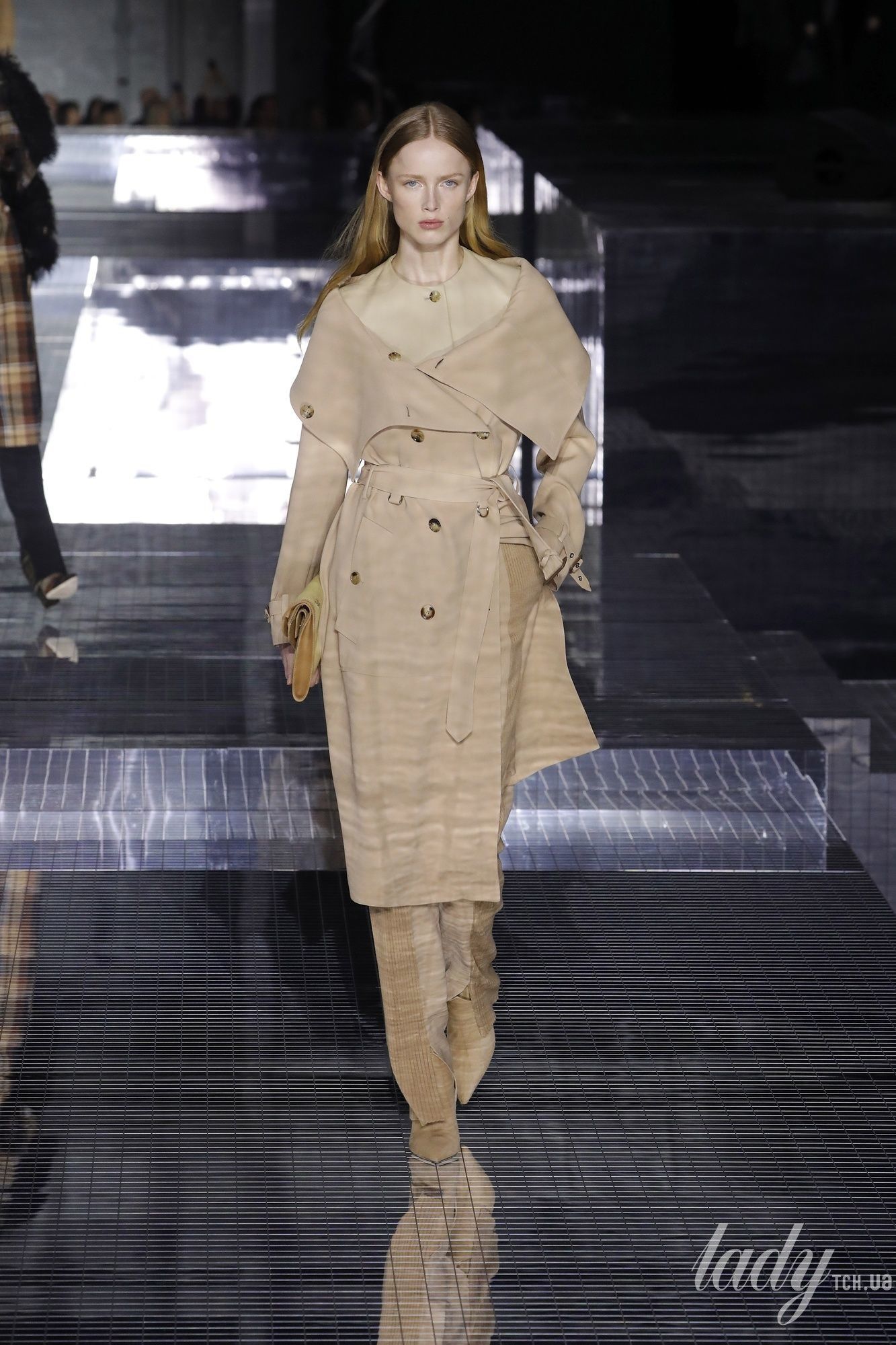 Коллекция Burberry прет-а-порте сезона осень-зима 2020-2021_2