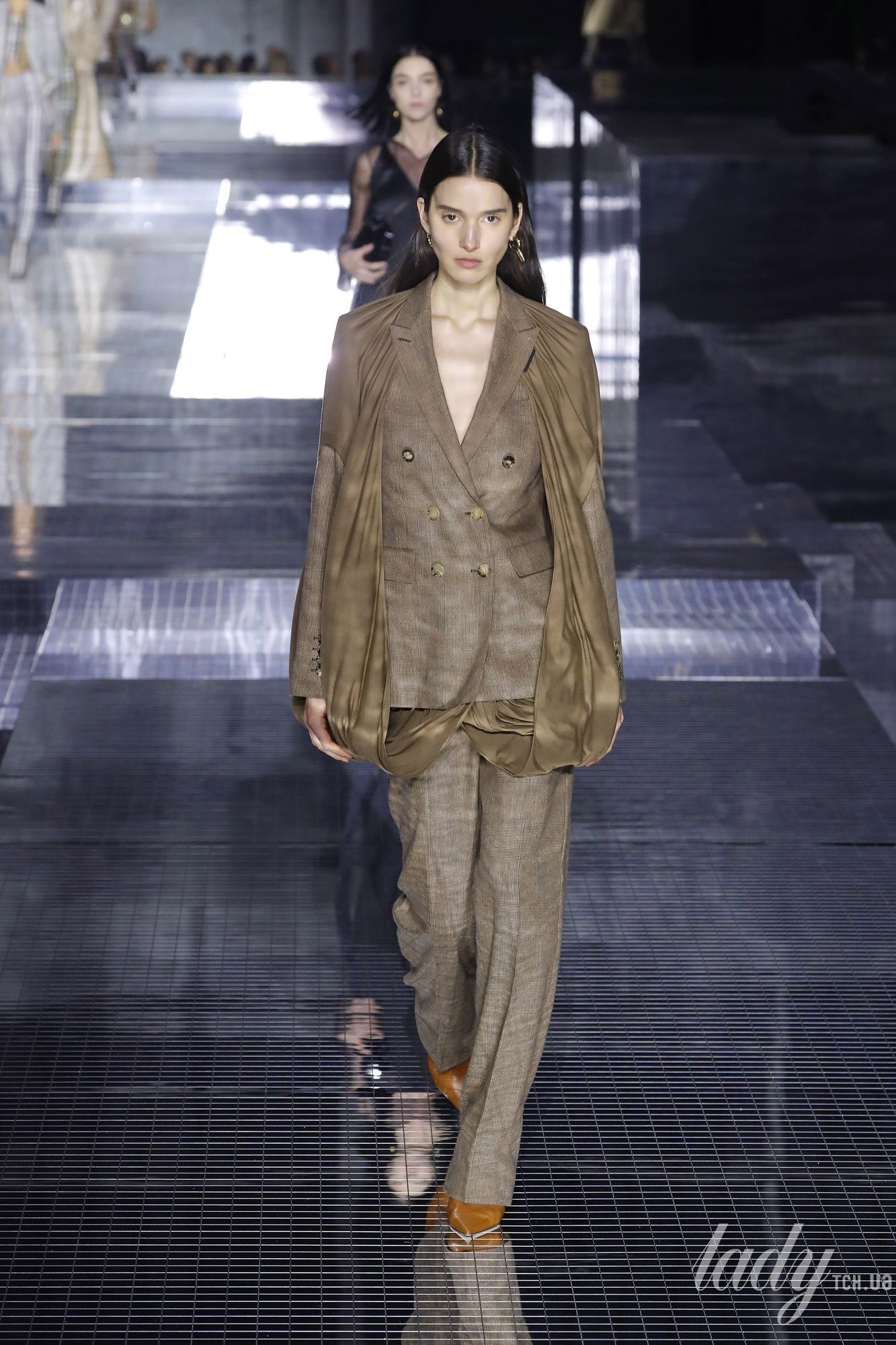 Коллекция Burberry прет-а-порте сезона осень-зима 2020-2021_41