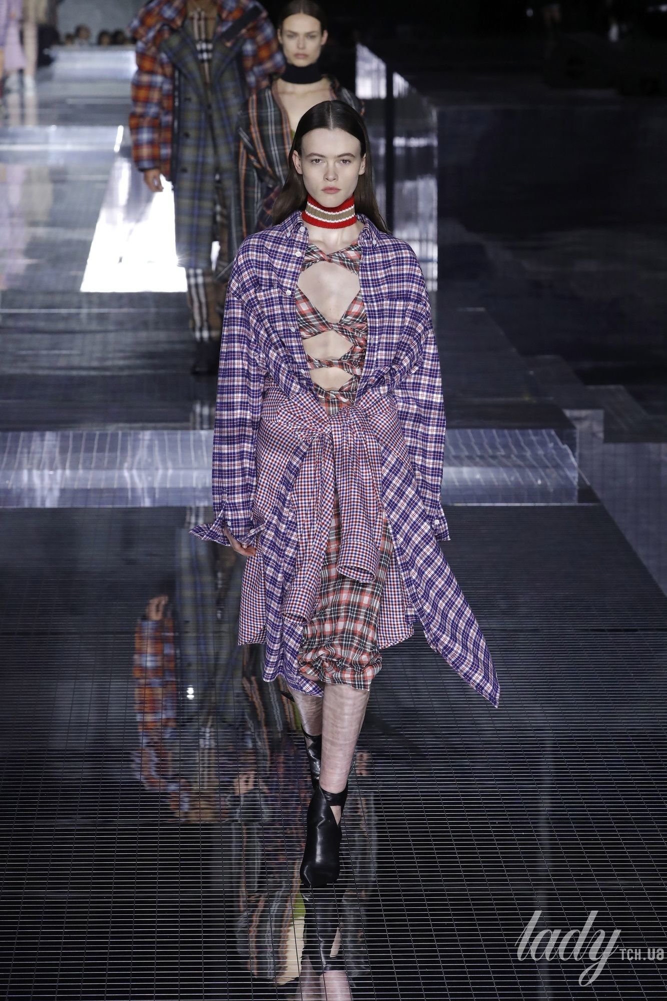 Коллекция Burberry прет-а-порте сезона осень-зима 2020-2021_74