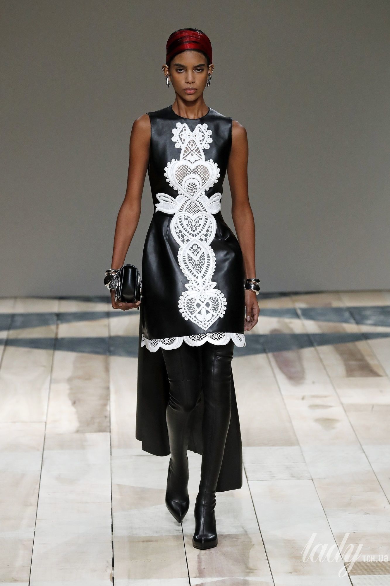 Коллекция Alexander McQueen прет-а-порте сезона осень-зима 2020-2021_29