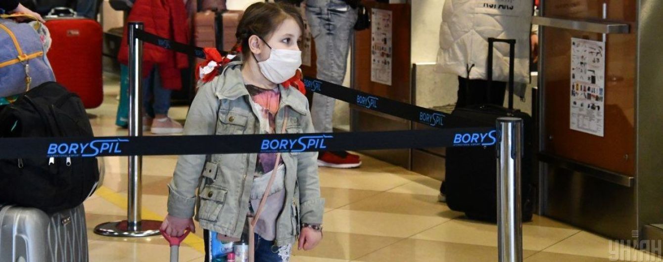 Чартерними рейсами до України повернулося ще 300 осіб