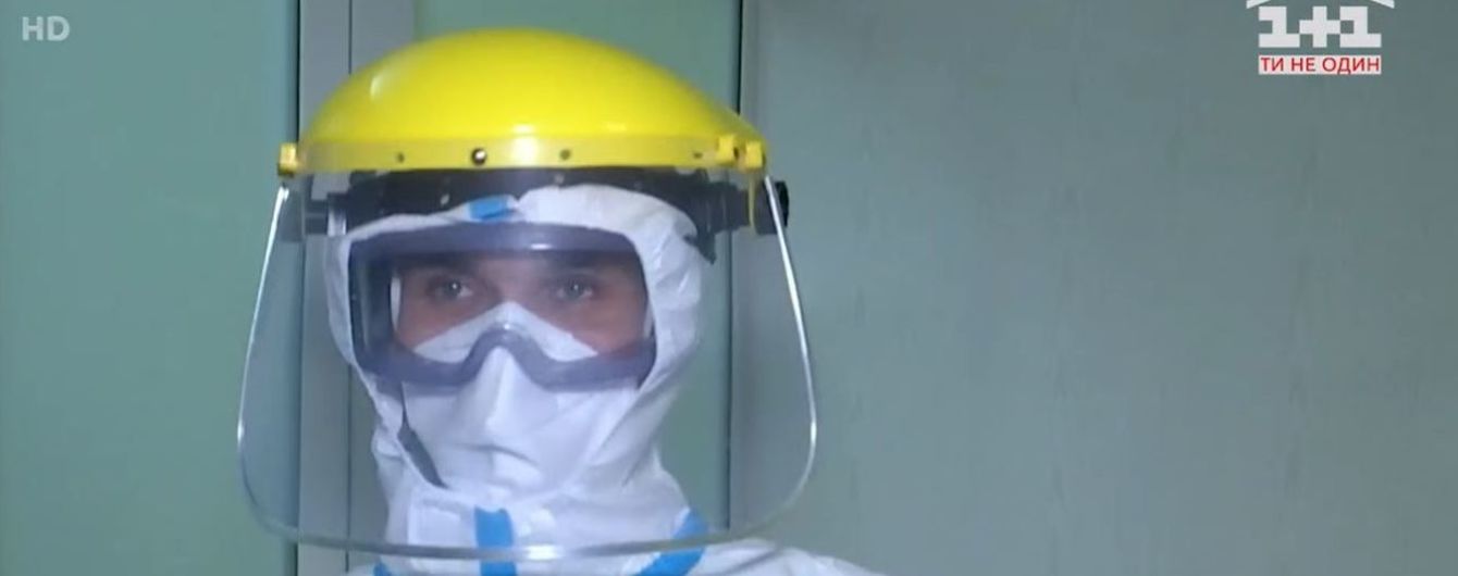 У Дніпрі коронавірусна бригада медсестер працює кілька тижнів без виходу з медзакладу