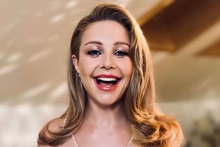 Какая искусительница: Тина Кароль игриво засветила нижнее белье