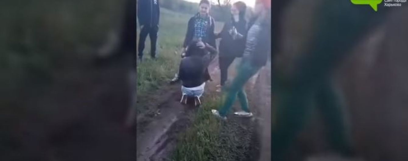 Побита підлітками під Харковом дівчина написала заяву до поліції