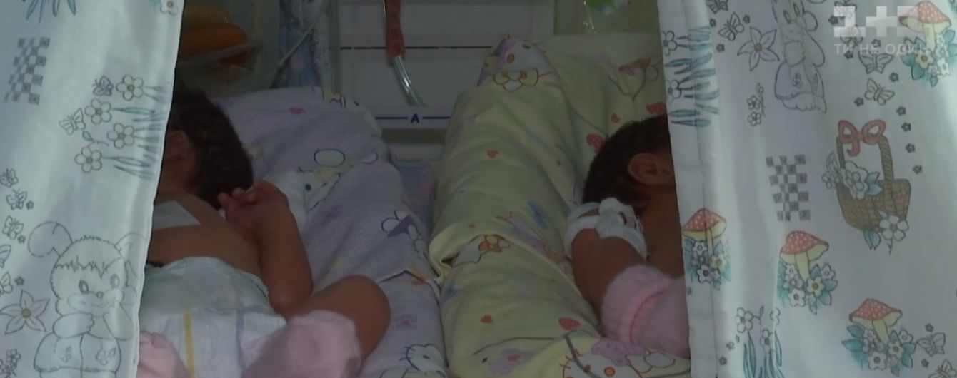 У Кропивницькому чотирьом дівчаткам-близнючкам виповнилося по два місяці: як живеться унікальній четверні