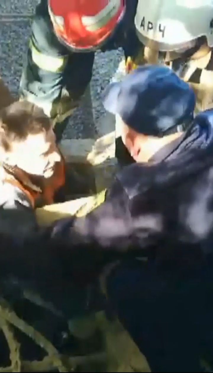 Песчаная ловушка: в Полтавской области мужчина провалился в глубокую емкость с песком